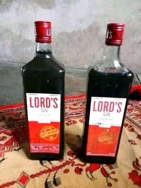 Libations gin offrande Legba Vodun Ouidah